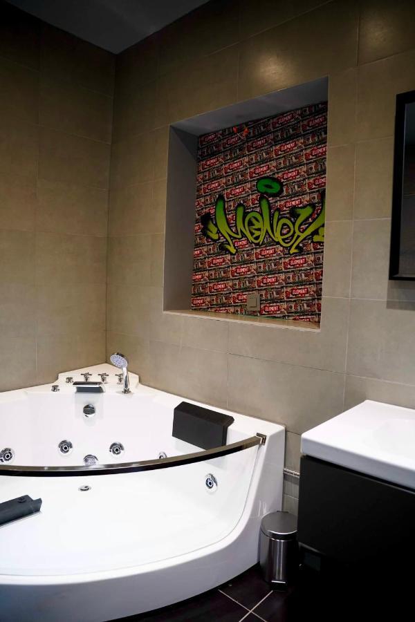Capsule Casino - Jacuzzi - Billard - Netflix - Console & Jeux Apartment Mons Exterior foto